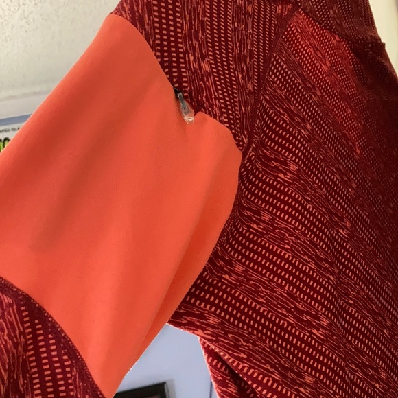 Long sleeve athletic top - Picture 3 of 5